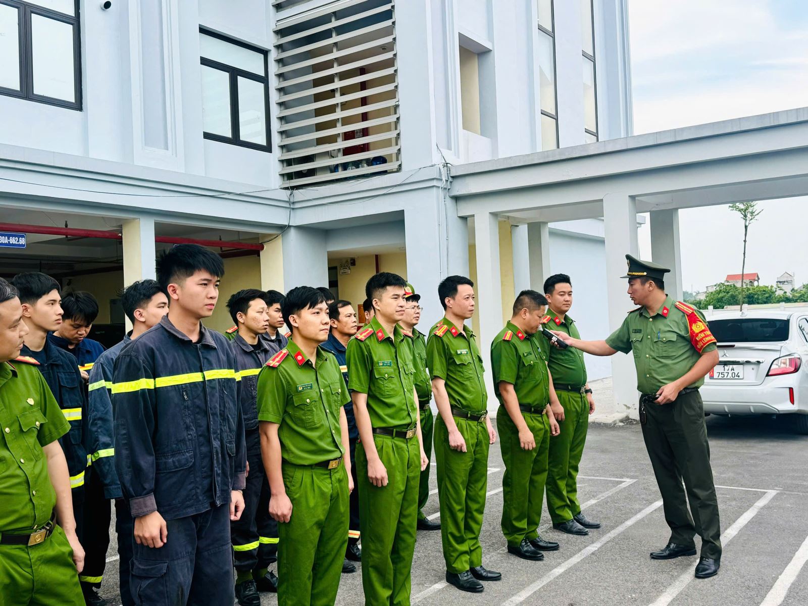 Công an tỉnh Hưng Yên tăng cường kiểm tra điều lệnh Công an nhân dân dịp nghỉ lễ 30/4, 01/5