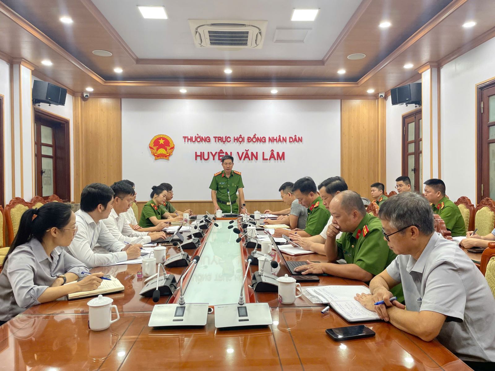 Họp bàn thống nhất các nội dung kiểm tra việc thực hiện các quy định của pháp luật tại các Cụm công nghiệp, làng nghề tái chế phế liệu trên địa bàn  thôn Minh Khai, thị trấn Như Quỳnh, huyện Văn Lâm