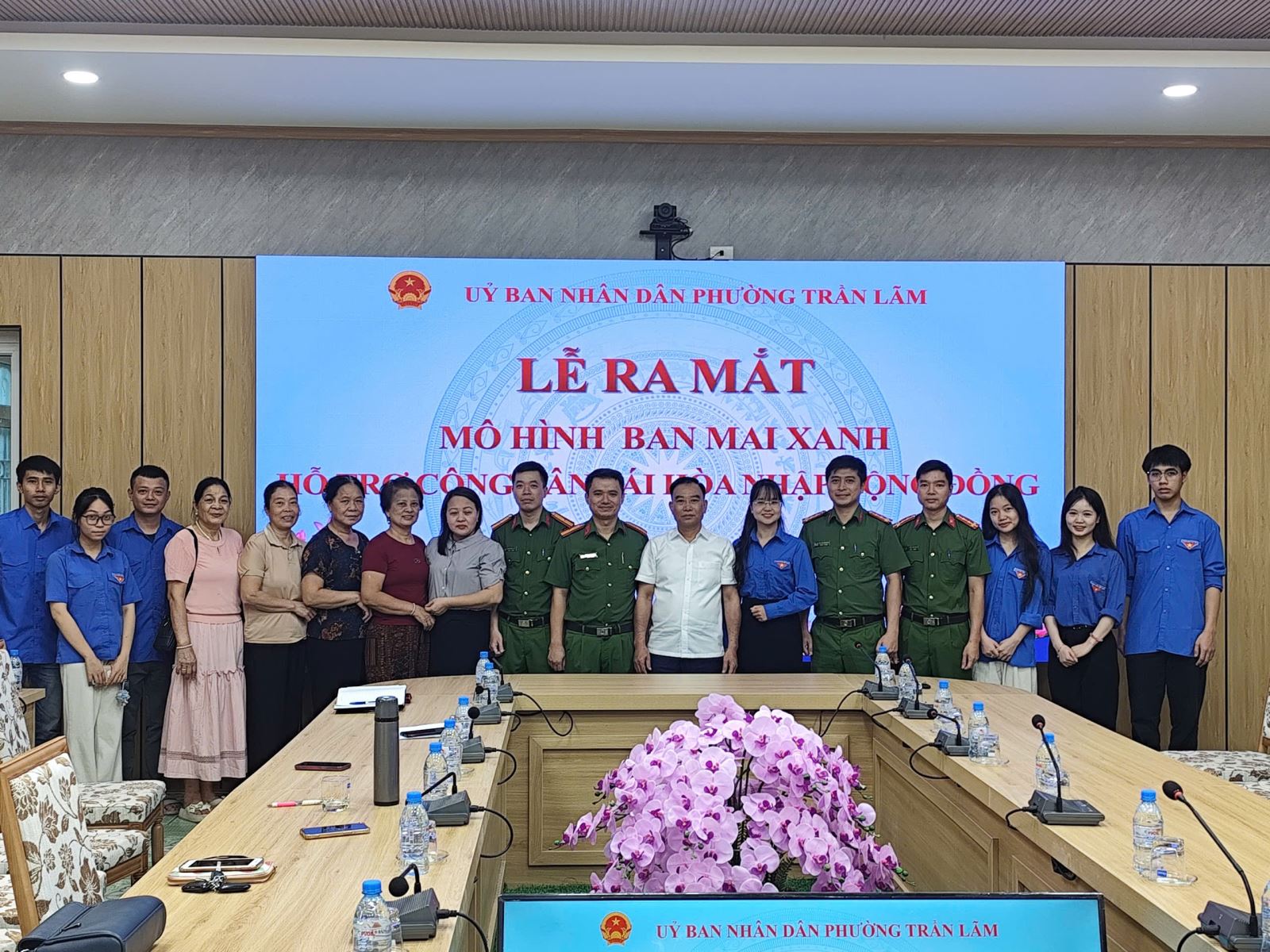 CÔNG AN PHƯỜNG TRẦN LÃM THAM MƯU TỔ CHỨC LỄ RA MẮT MÔ HÌNH “BAN MAI XANH” HỖ TRỢ NGƯỜI CHẤP HÀNH XONG ÁN PHẠT TÙ TÁI HÒA NHẬP CỘNG ĐỒNG