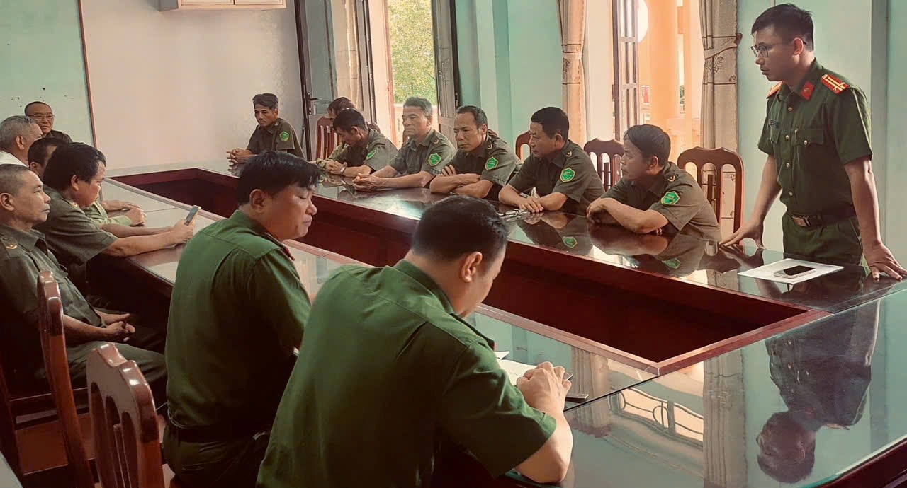 Công an xã Quang Lịch: Tổ chức giao ban định kỳ với lực lượng bảo vệ an ninh trật tự ở cơ sở