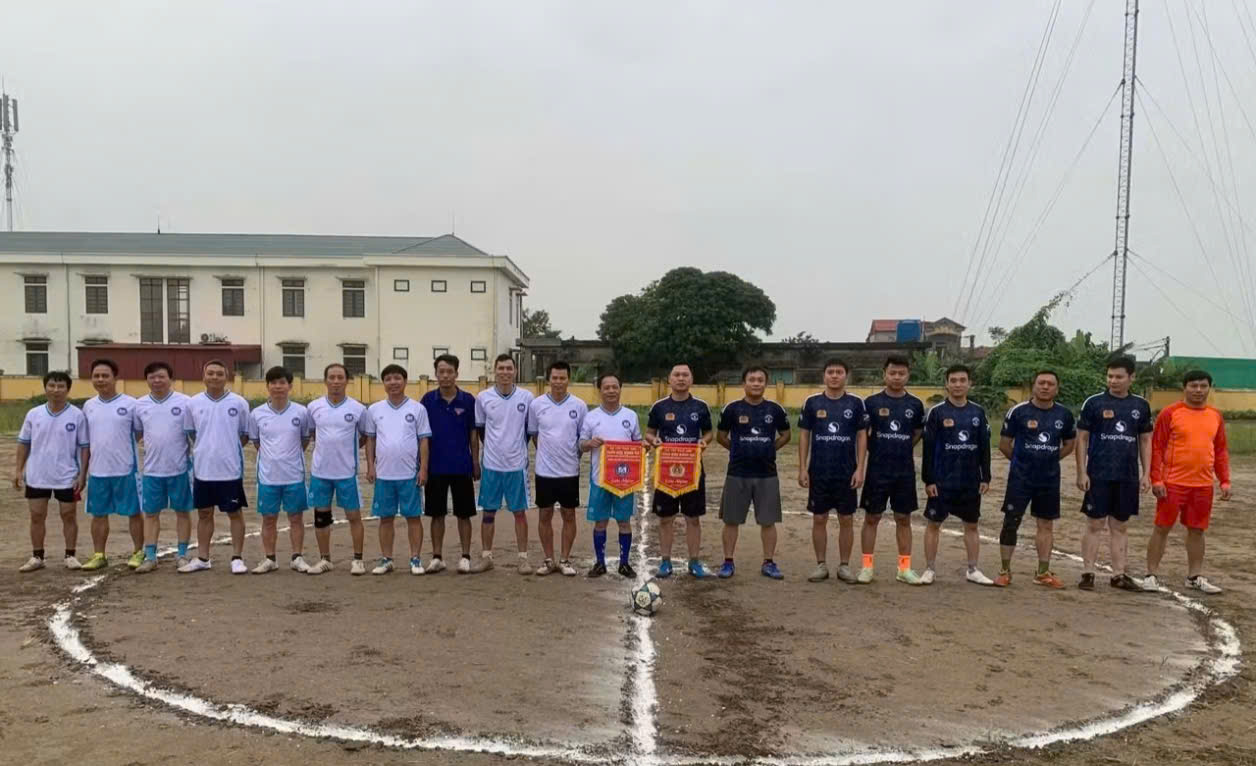 Đoàn Thanh niên Công an xã Tây Thụy Anh phối hợp tổ chức giao hữu bóng đá chào mừng 43 năm Ngày nhà giáo Việt Nam.