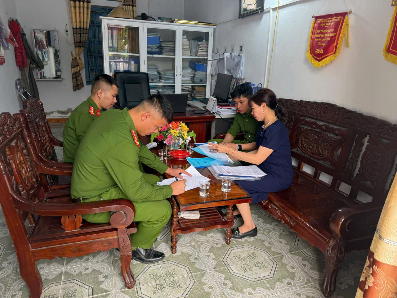 Công an xã Bắc Thuỵ Anh, tỉnh Hưng Yên đẩy mạnh thực hiện ký cam kết chấp hành pháp luật về an toàn thực phẩm