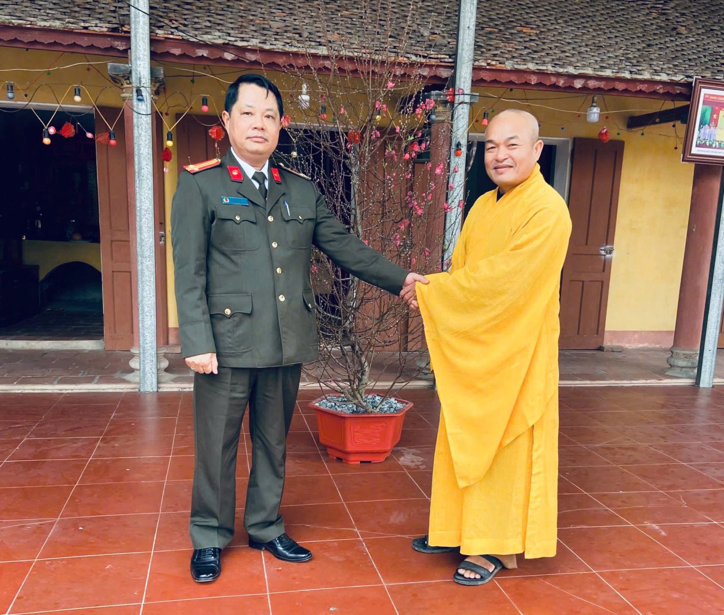 Công an xã Tiên Tiến gặp gỡ, chúc tết các chức sắc tôn giáo nhân dịp Tết Nguyên đán Bính Ngọ 2026 