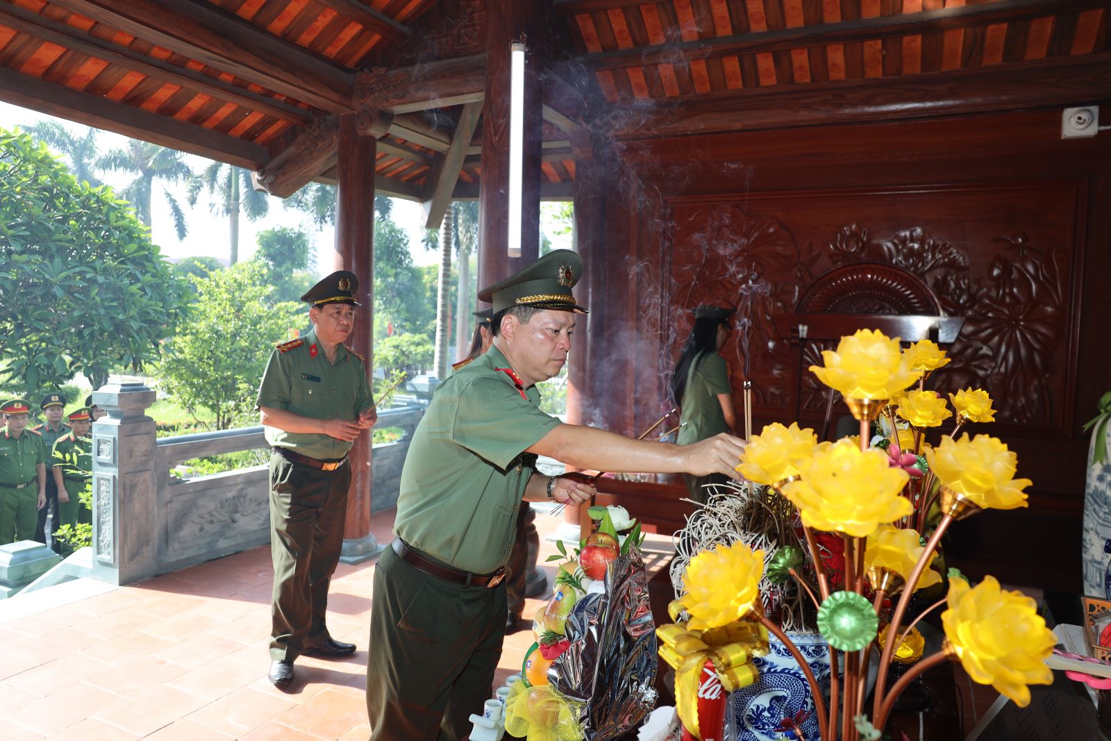 Công an tỉnh Hưng Yên thăm hỏi, tặng quà nhân kỷ niệm 77 năm ngày Thương binh, Liệt sỹ