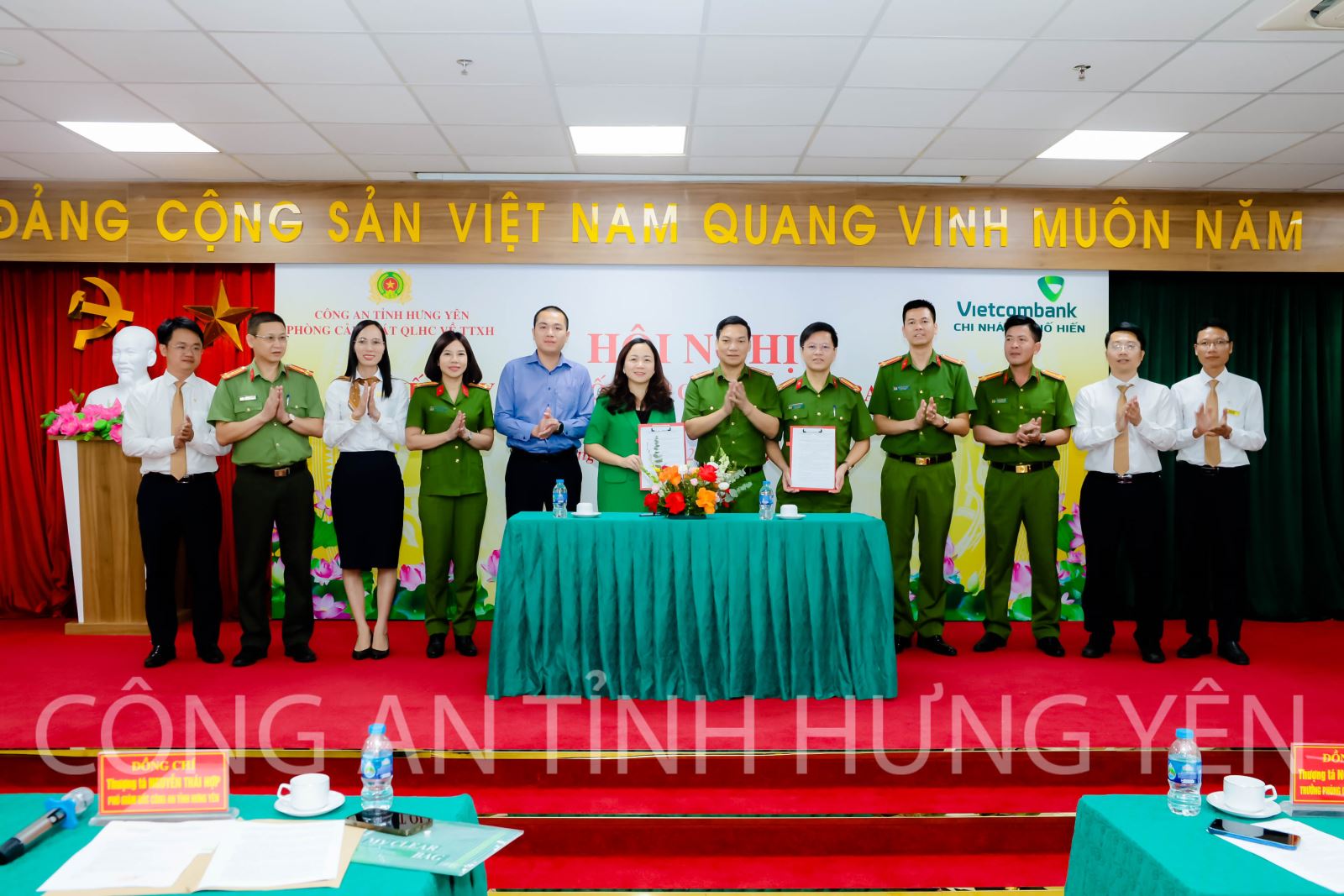 Đồng chí Nguyễn Thái Hợp - Phó Giám đốc Công an tỉnh dự Hội nghị ký Quy chế phối hợp đảm bảo ANTT tại Ngân hàng Vietcombank Phố Hiến.