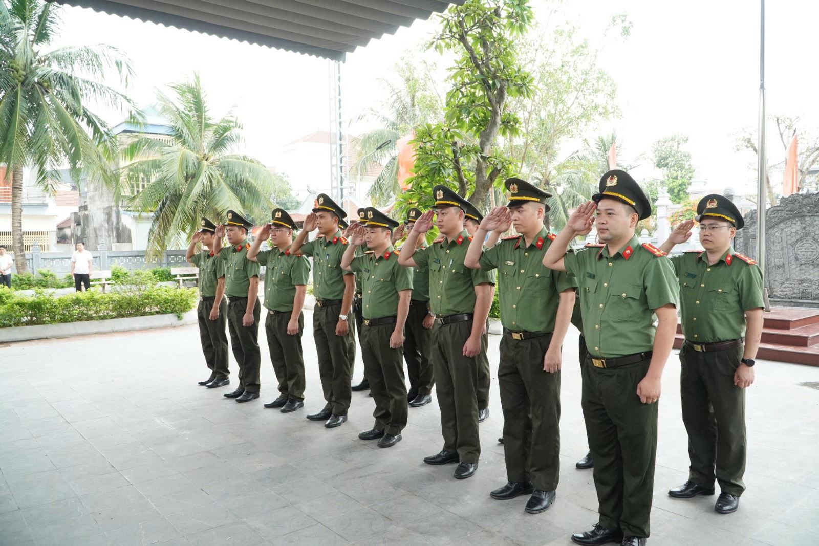 Phòng An ninh điều tra tổ chức chuỗi hoạt động ý nghĩa kỷ niệm 136 năm Ngày sinh Chủ tịch Hồ Chí Minh