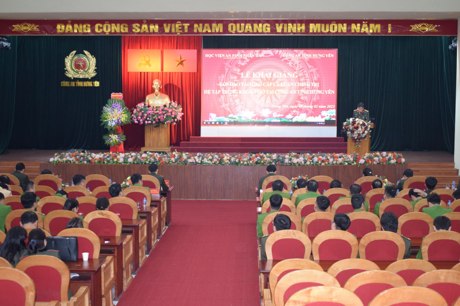 Khai giảng Lớp đào tạo trình độ Cao cấp lý luận chính trị  mở tại Công an tỉnh Hưng Yên