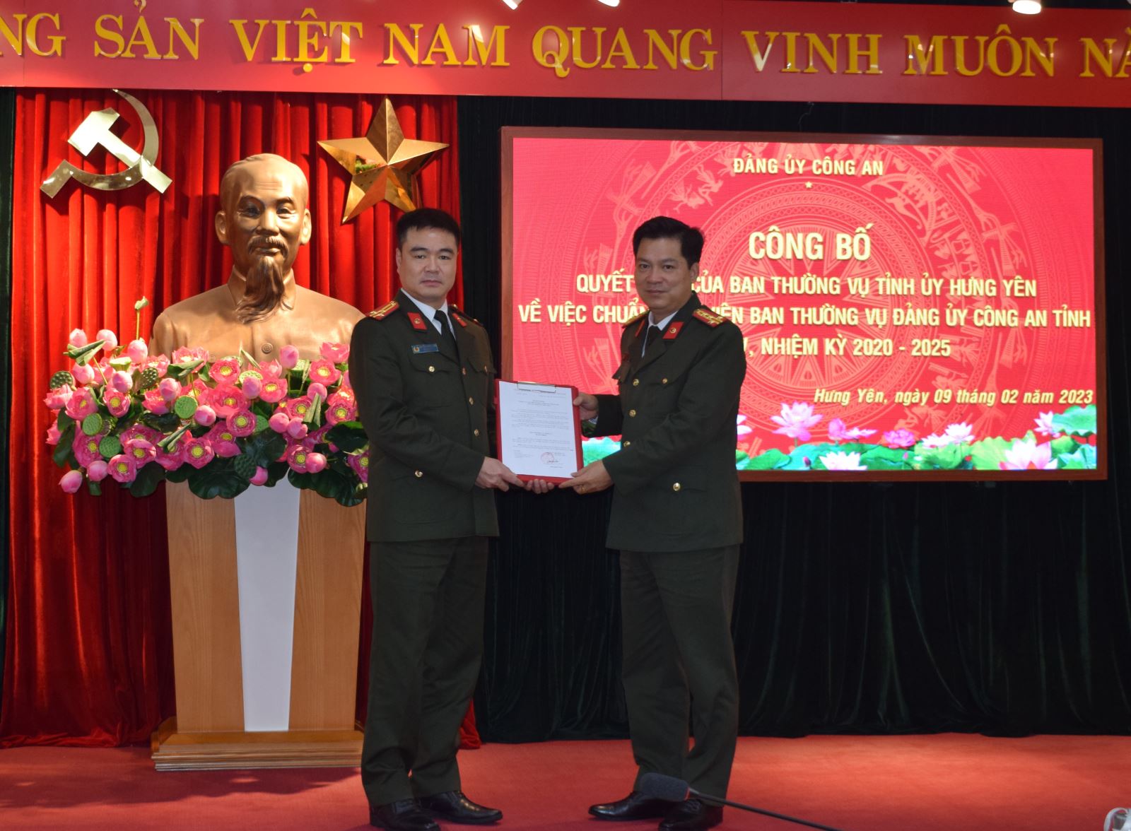 Công bố quyết định của Ban Thường vụ Tỉnh ủy Hưng Yên về việc chuẩn y Ủy viên Ban Thường vụ Đảng ủy Công an tỉnh khóa XIV nhiệm kỳ 2020-2025