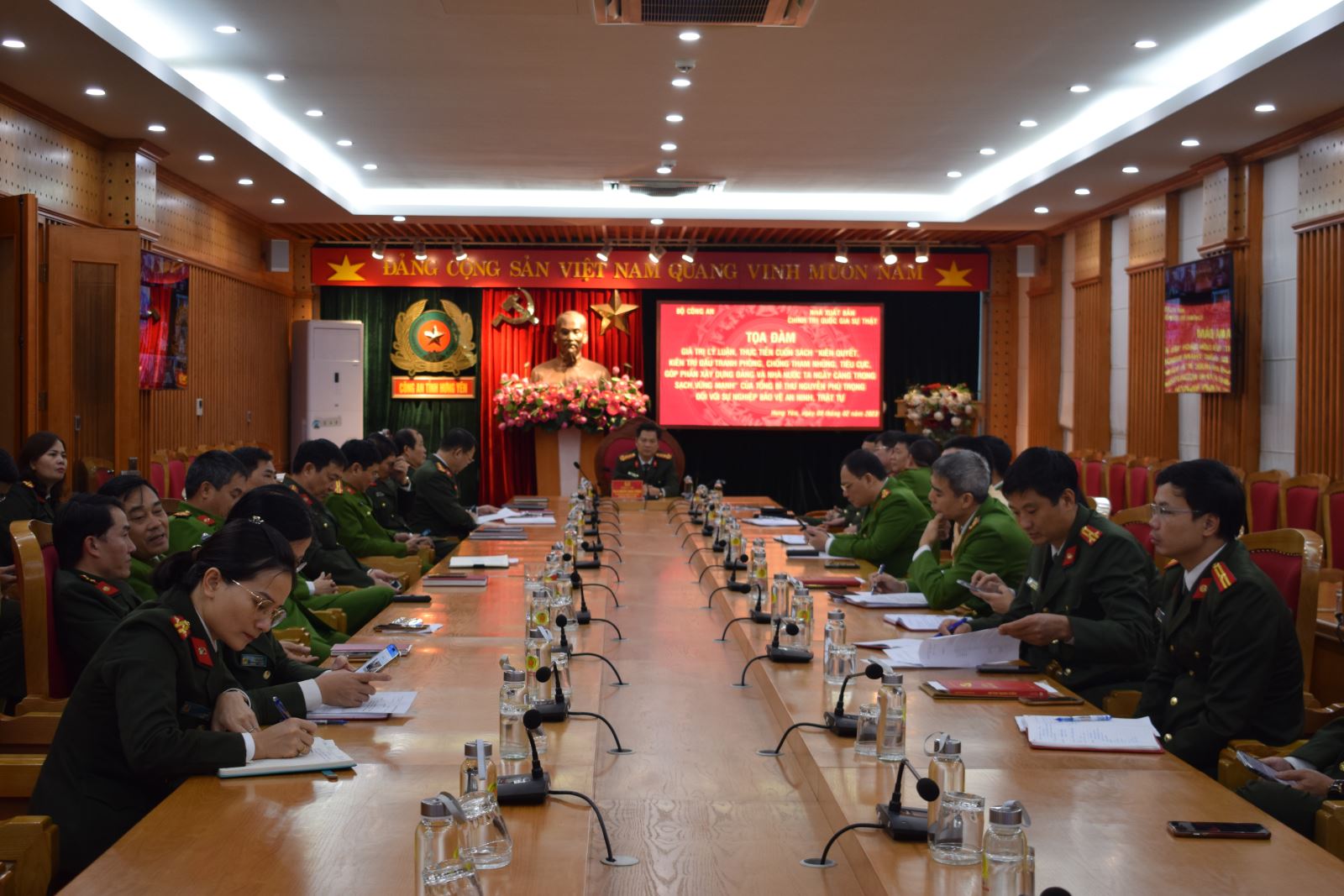 Toạ đàm khoa học: Giá trị lý luận, thực tiễn cuốn sách của Tổng Bí thư Nguyễn Phú Trọng đối với sự nghiệp bảo vệ An ninh trật tự hiện nay