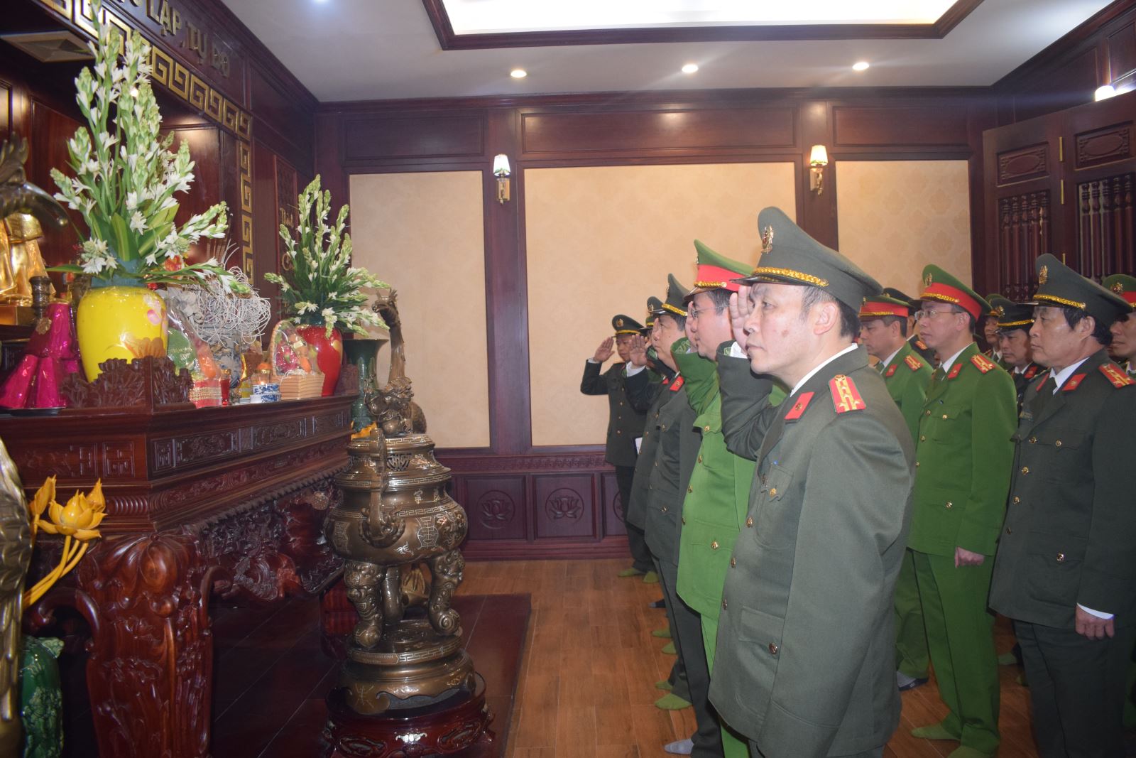 Công an tỉnh Hưng Yên tổ chức Lễ báo công  tại Khu lưu niệm Sáu điều Bác Hồ dạy Công an nhân dân