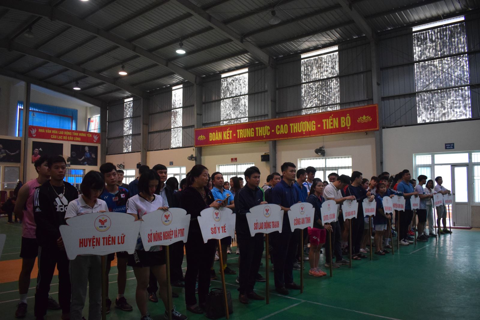 Công an tỉnh đạt thành tích cao tại Giải cầu lông cán bộ lãnh đạo, quản lý và vô địch các nhóm tuổi