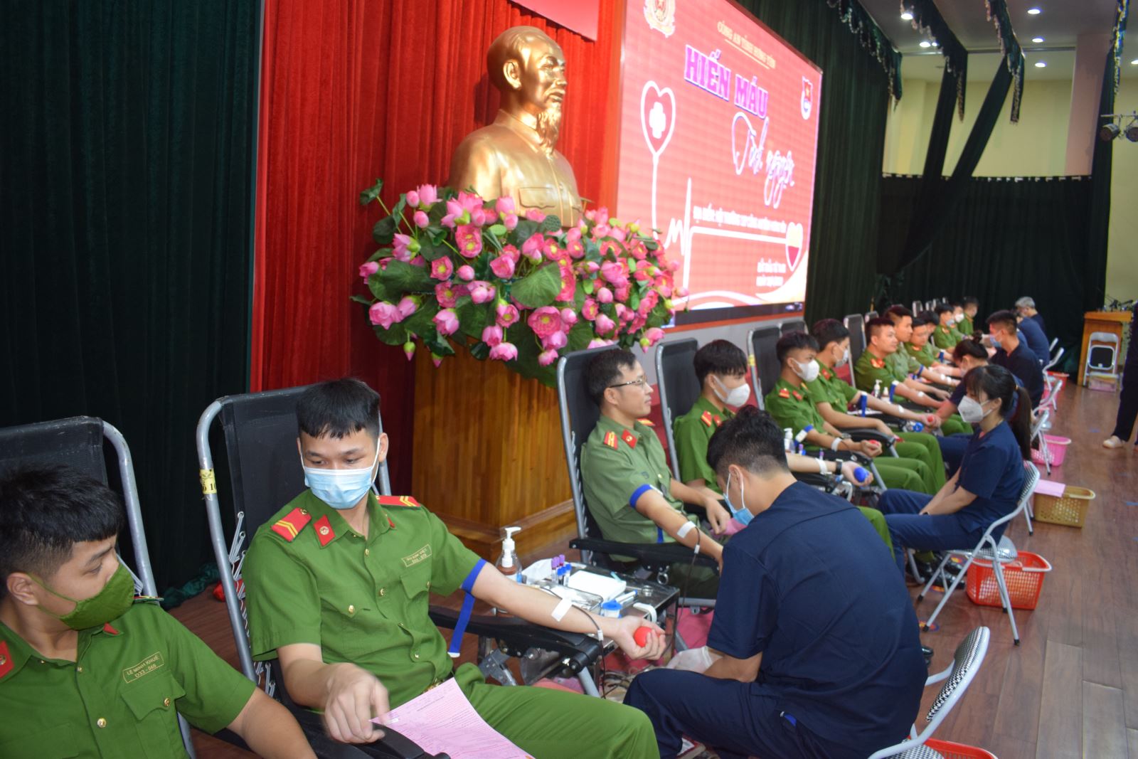 Công an tỉnh Hưng Yên tổ chức Chương trình Hiến máu tỉnh nguyện năm 2023