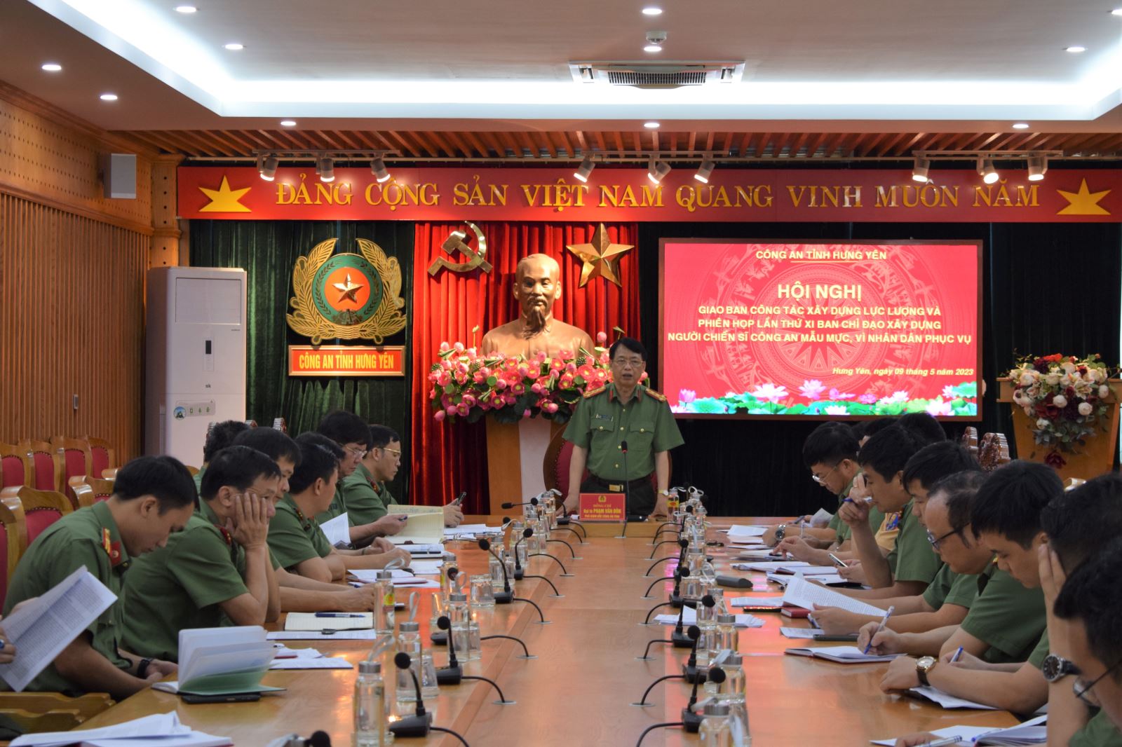 Giao ban công tác xây dựng lực lượng và phiên họp lần thứ XI Ban chỉ đạo xây dựng người chiến sỹ Công an mẫu mực, vì nhân dân phục vụ