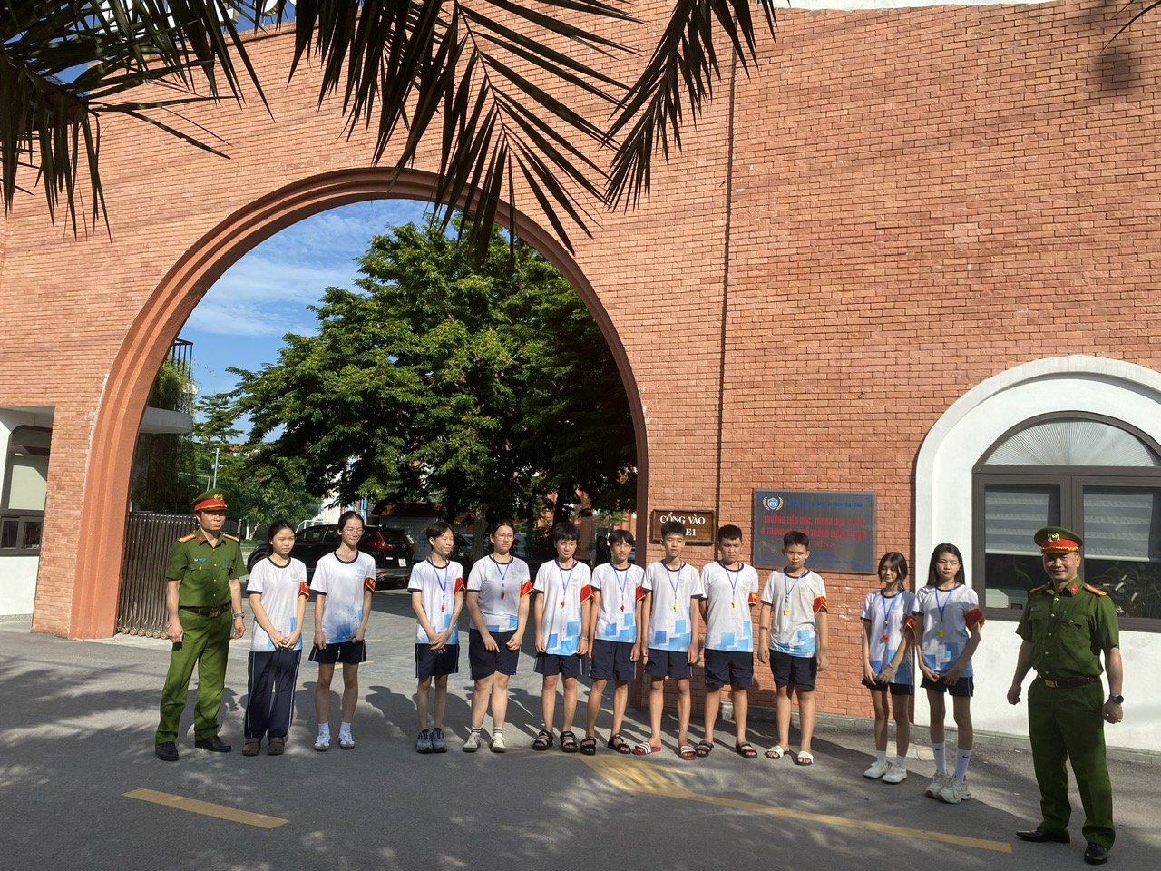 Công an phường Trần Lãm: phối hợp ra mắt mô hình tự quản “Cổng trường an toàn giao thông – an ninh trật tự” 