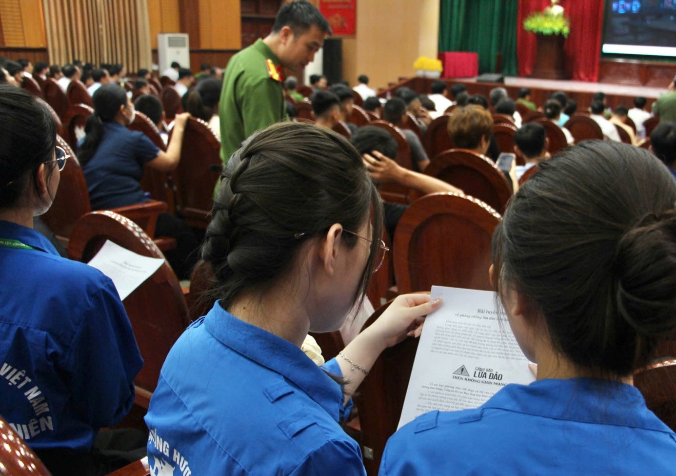 Công an xã Lạc Đạo tổ chức Hội nghị tuyên truyền kỹ năng phòng, chống lừa đảo trên không gian mạng