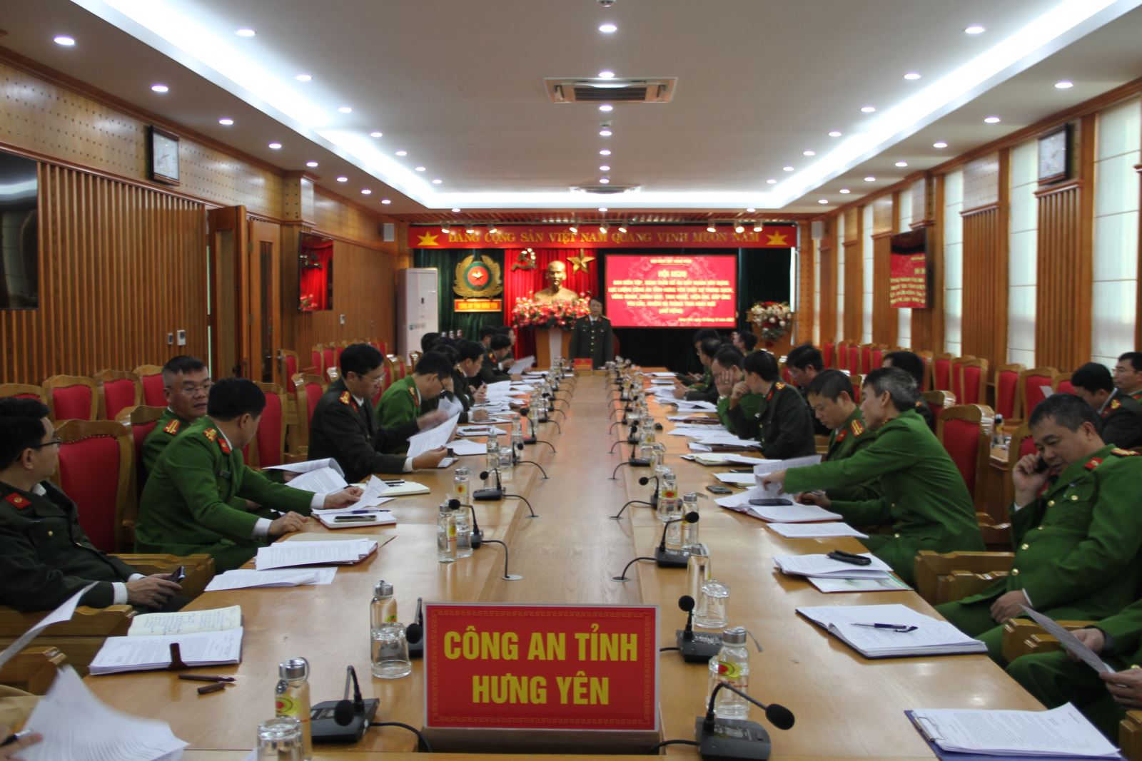 Hội nghị Ban biên tập, soạn thảo đề án đẩy mạnh xây dựng lực lượng Công an tỉnh Hưng Yên thực sự trong sạch, vững mạnh, chính quy, tinh nhuệ, hiện đại, đáp ứng yêu cầu, nhiệm vụ trong tình hình mới.
