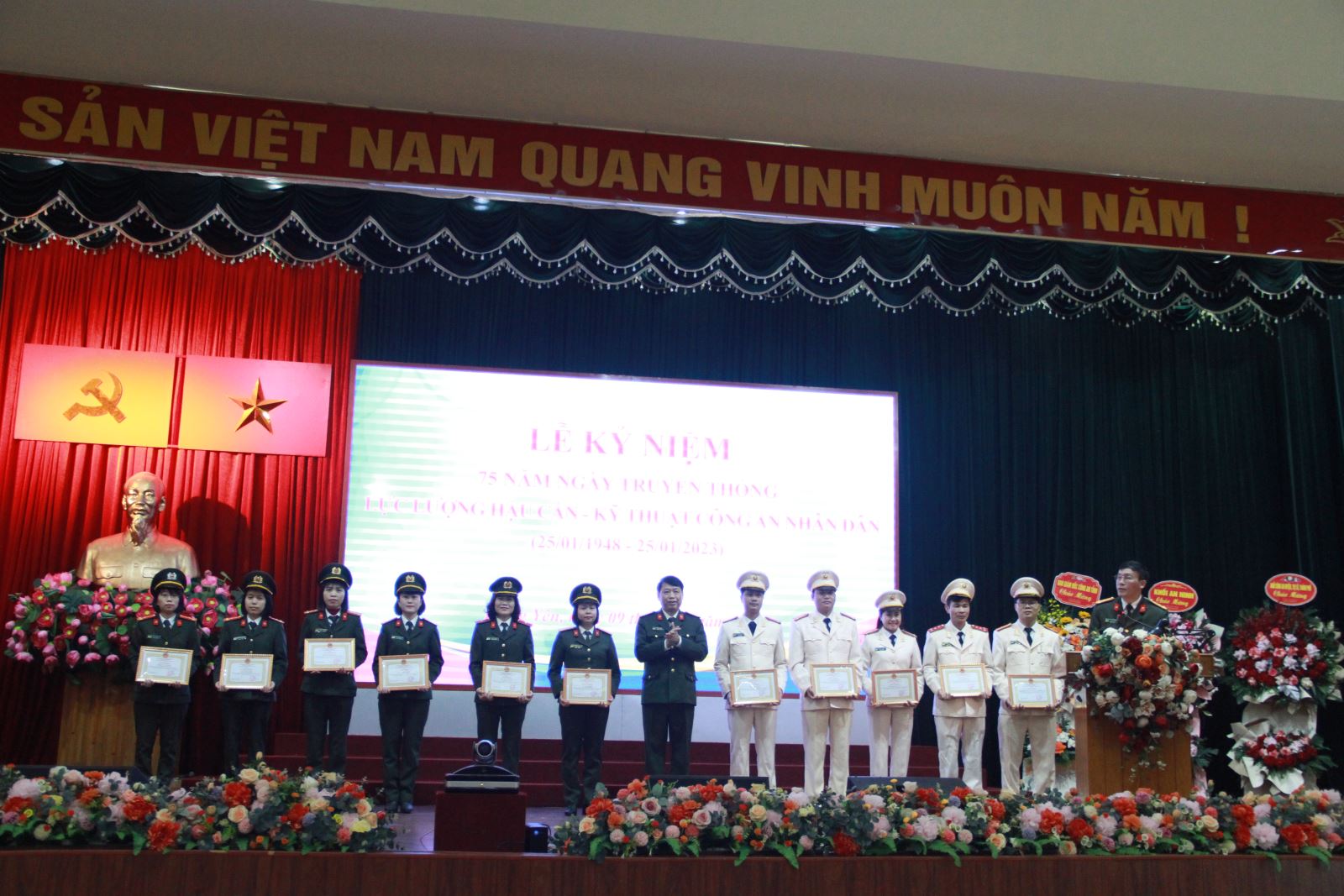 Thủ tướng Phạm Minh Chính dự Lễ Kỷ niệm 75 năm lực lượng Hậu cần - Kỹ thuật Công an nhân dân