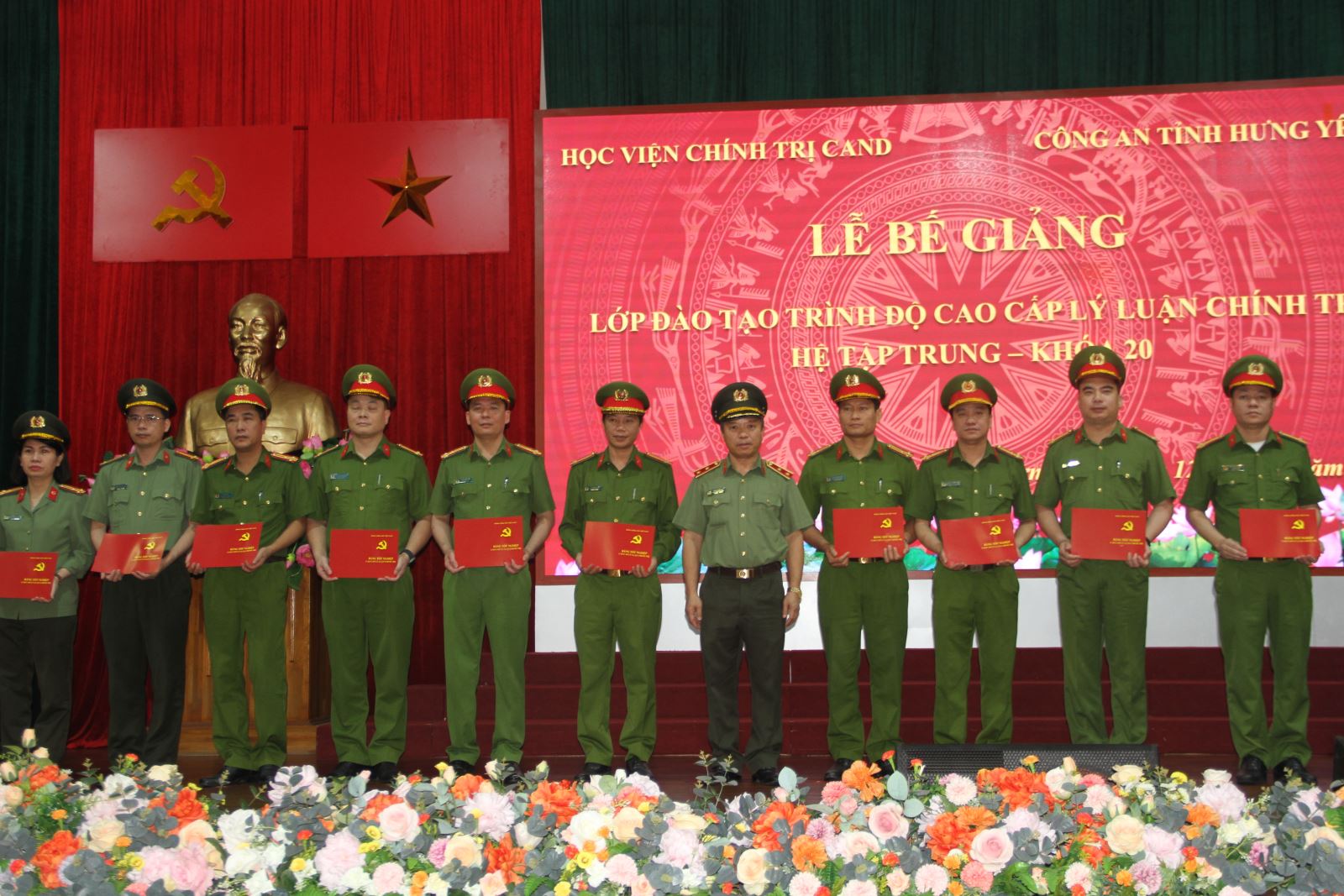 Bế giảng Lớp đào tạo trình độ Cao cấp lý luận chính trị,  hệ tập trung, khóa 20