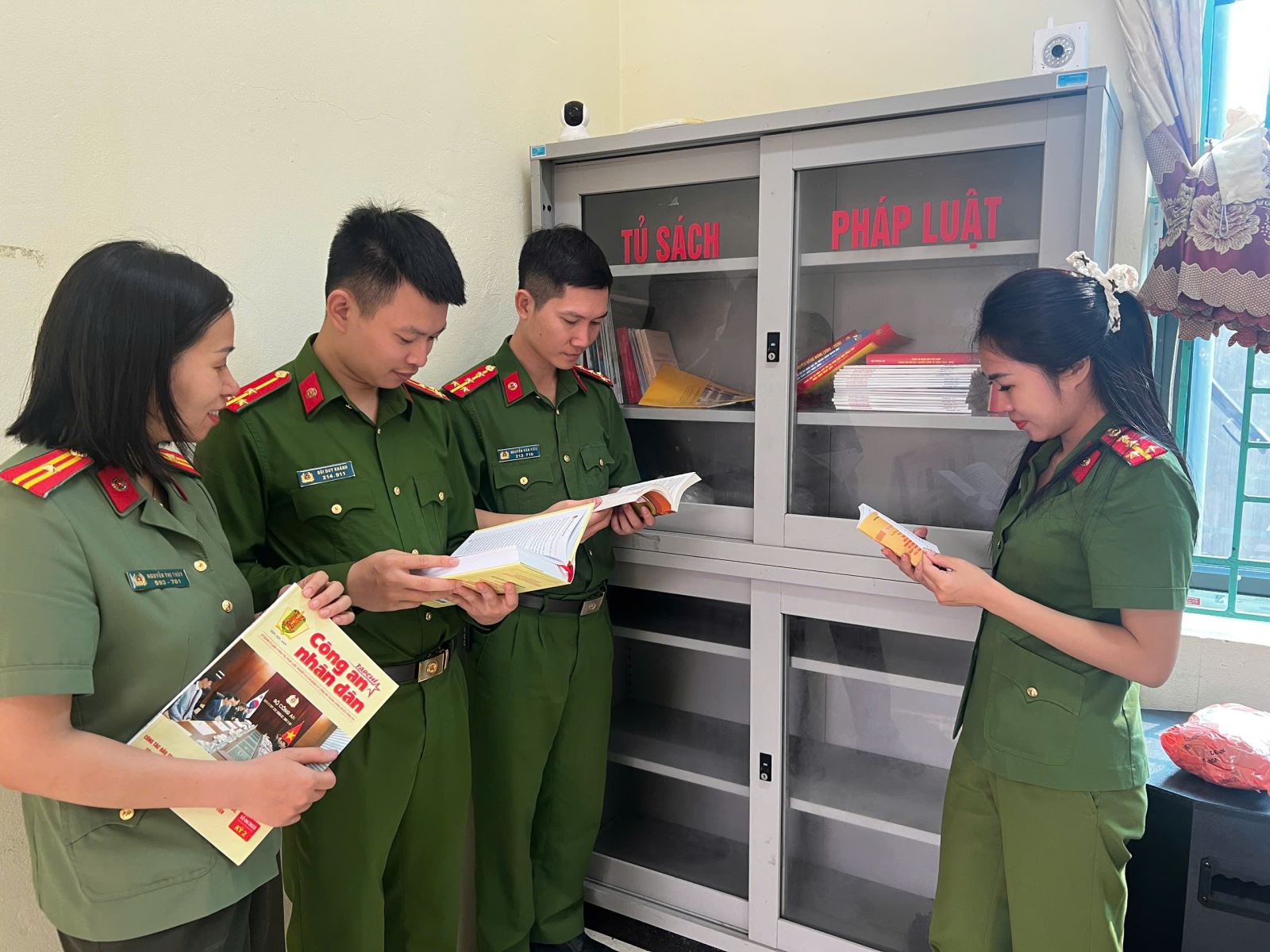 Công an xã Đông Tiên Hưng hướng tới Ngày Sách và Văn hóa đọc Việt Nam