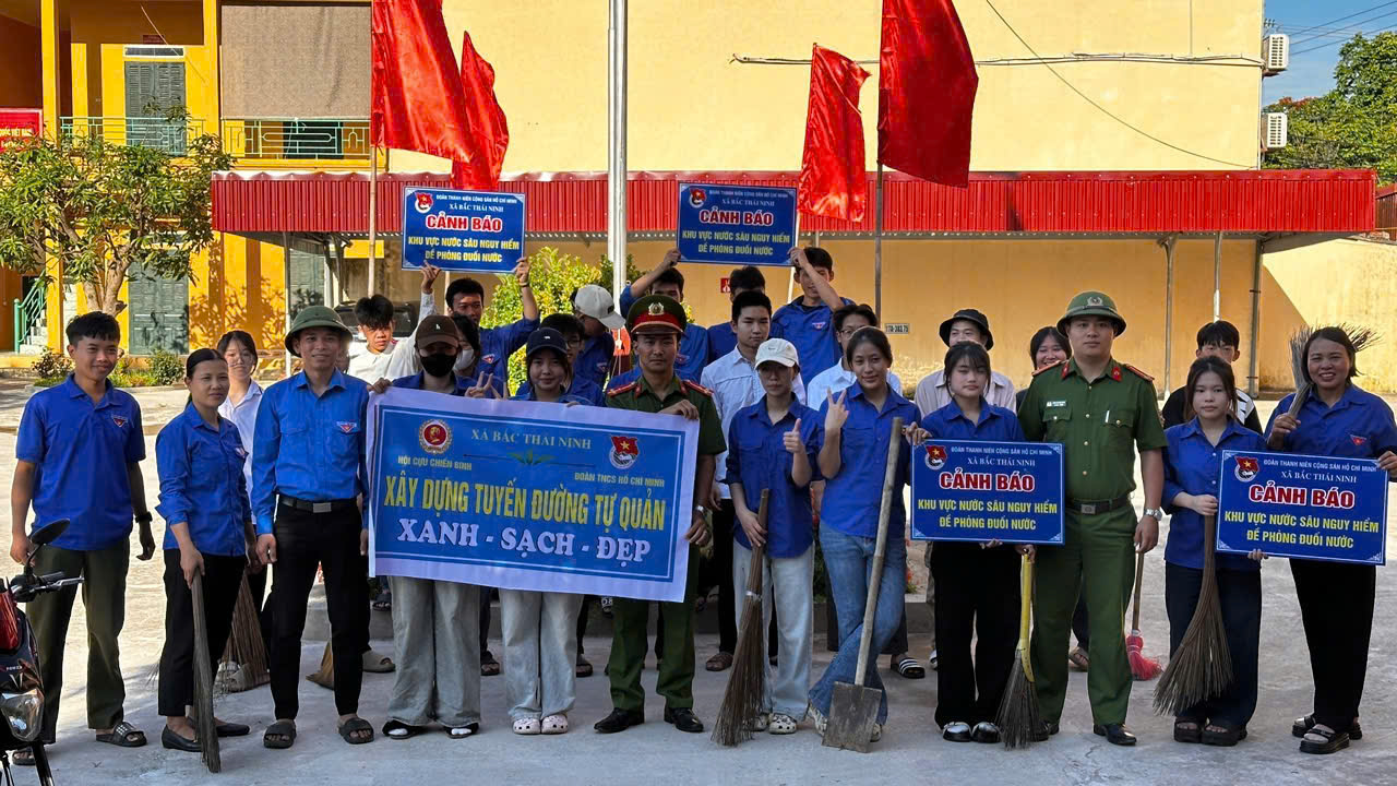 Công an xã Bắc Thái Ninh phối hợp Đoàn Thanh niên xã tăng cường tuyên truyền phòng chống đuối nước và ra quân bảo vệ môi trường