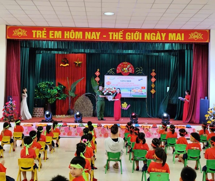 Công an xã Nam Đông Hưng tăng cường công tác tuyên truyền, phổ biến giáo dục pháp luật về an toàn giao thông tại trường học