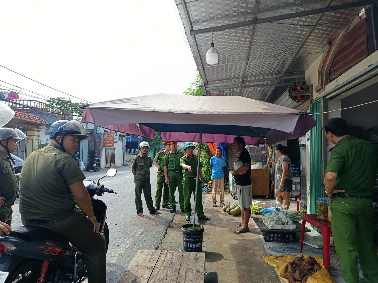 Công an xã Lê Quý Đôn chủ động triển khai đồng bộ các giải pháp bảo đảm trật tự an toàn giao thông