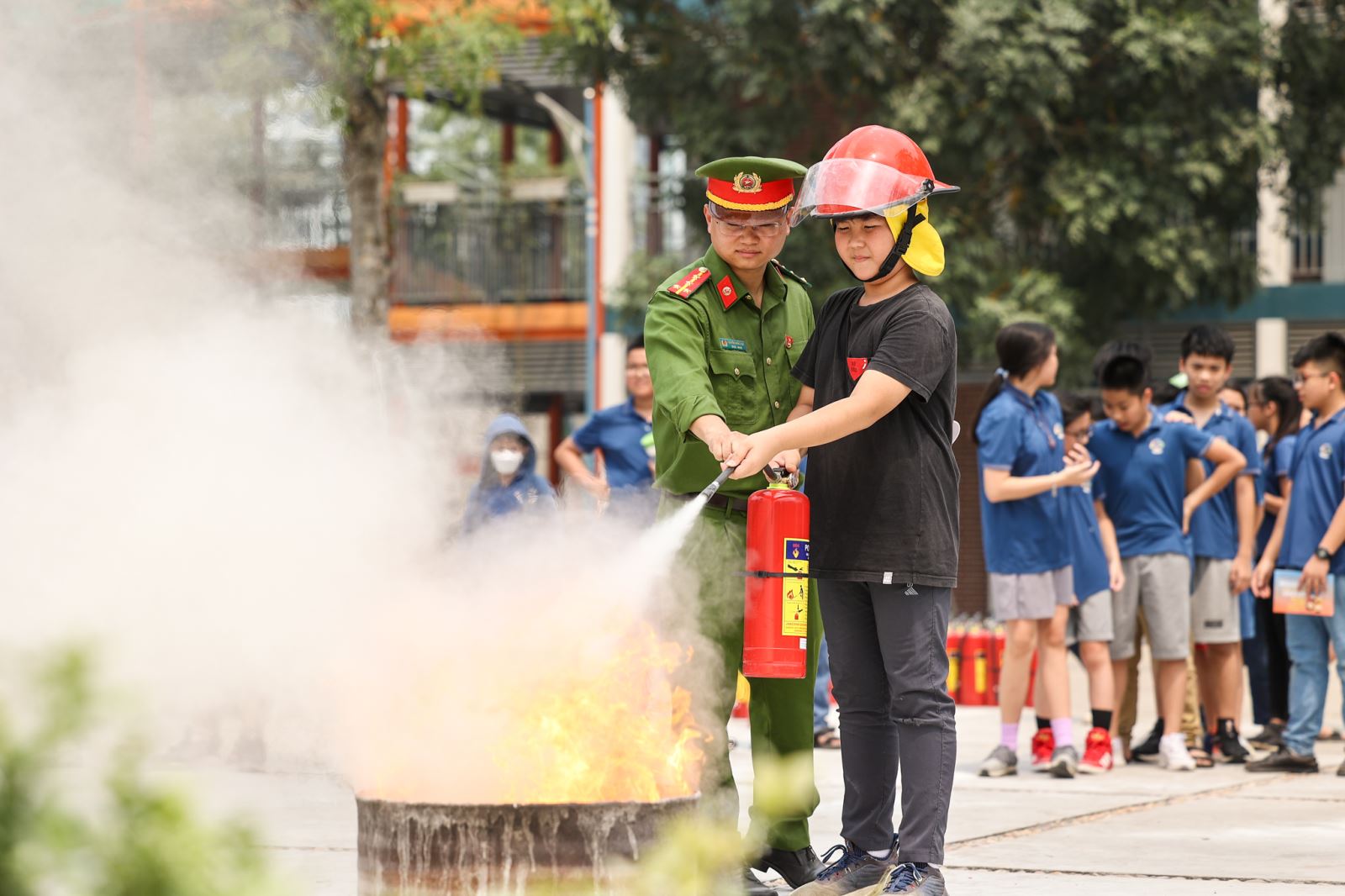 Tổ chức tuyên truyền phòng cháy chữa cháy tại trường liên cấp Edison  (Khu đô thị Ecopark, huyện Văn Giang)