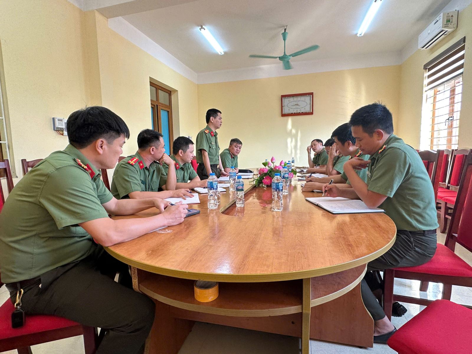 Đoàn công tác Cục An ninh điều tra Bộ Công an làm việc với Phòng An ninh điều tra Công an tỉnh Hưng Yên
