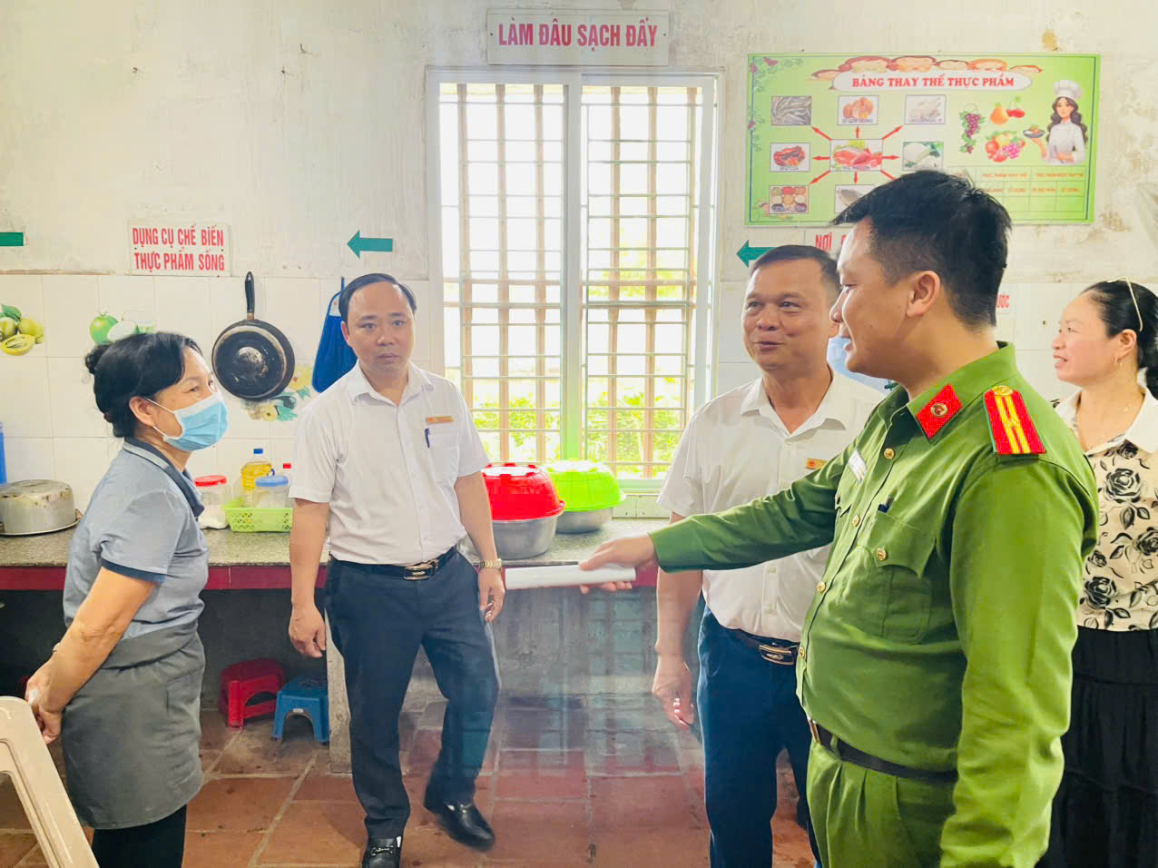 Siết chặt an toàn thực phẩm: Khi chiến sĩ Công an là “lá chắn” cho bữa ăn sạch
