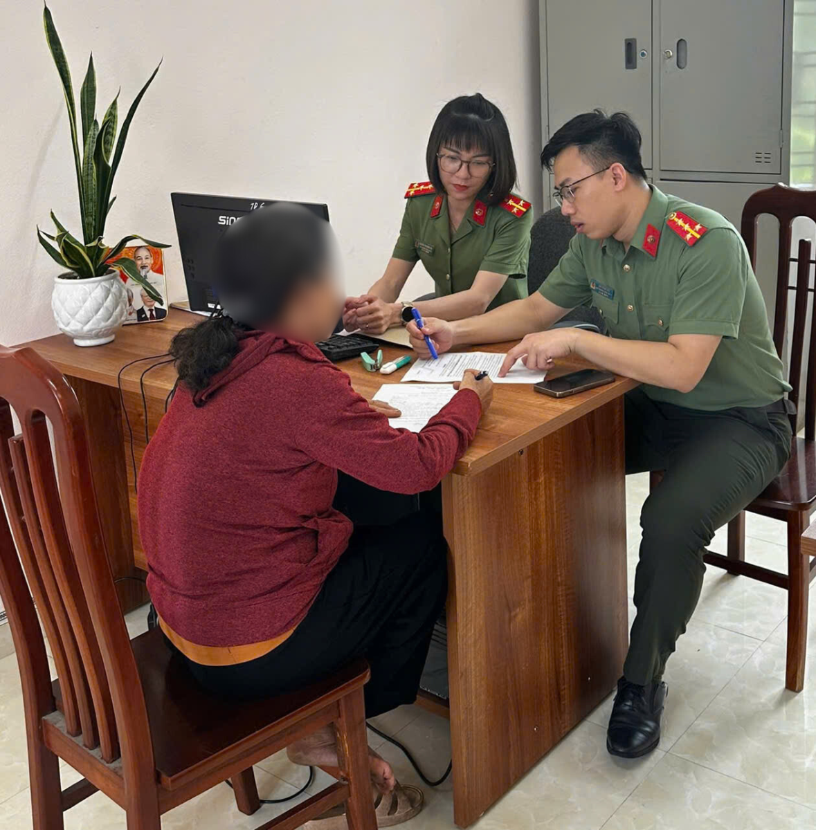 Công an xã Nam Thụy Anh, tỉnh Hưng Yên phát hiện, xử lý công dân chia sẻ bài viết có nội dung xấu độc, sai sự thật trên mạng xã hội.