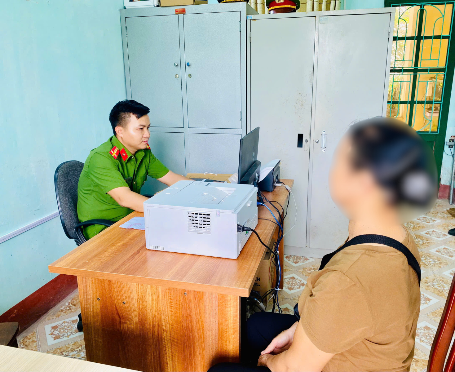 Công an xã Vũ Quý phát hiện, đấu tranh, xử lý trường hợp chia sẻ video có nội dung xấu, độc, thông tin chưa được kiểm chứng trên không gian mạng 