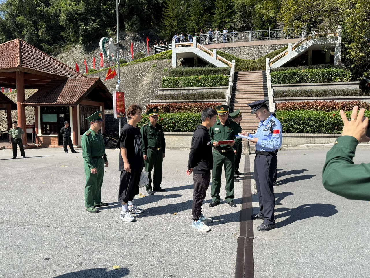 Nỗ lực triển khai thực hiện đấu tranh phòng, chống hoạt động xuất nhập cảnh trái phép