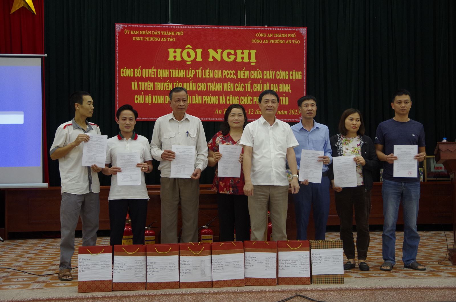 Ra mắt mô hình “Tổ liên gia an toàn phòng cháy và chữa cháy”, Điểm chữa cháy công cộng và tập huấn, bồi dưỡng nghiệp vụ công tác PCCC&CNCH