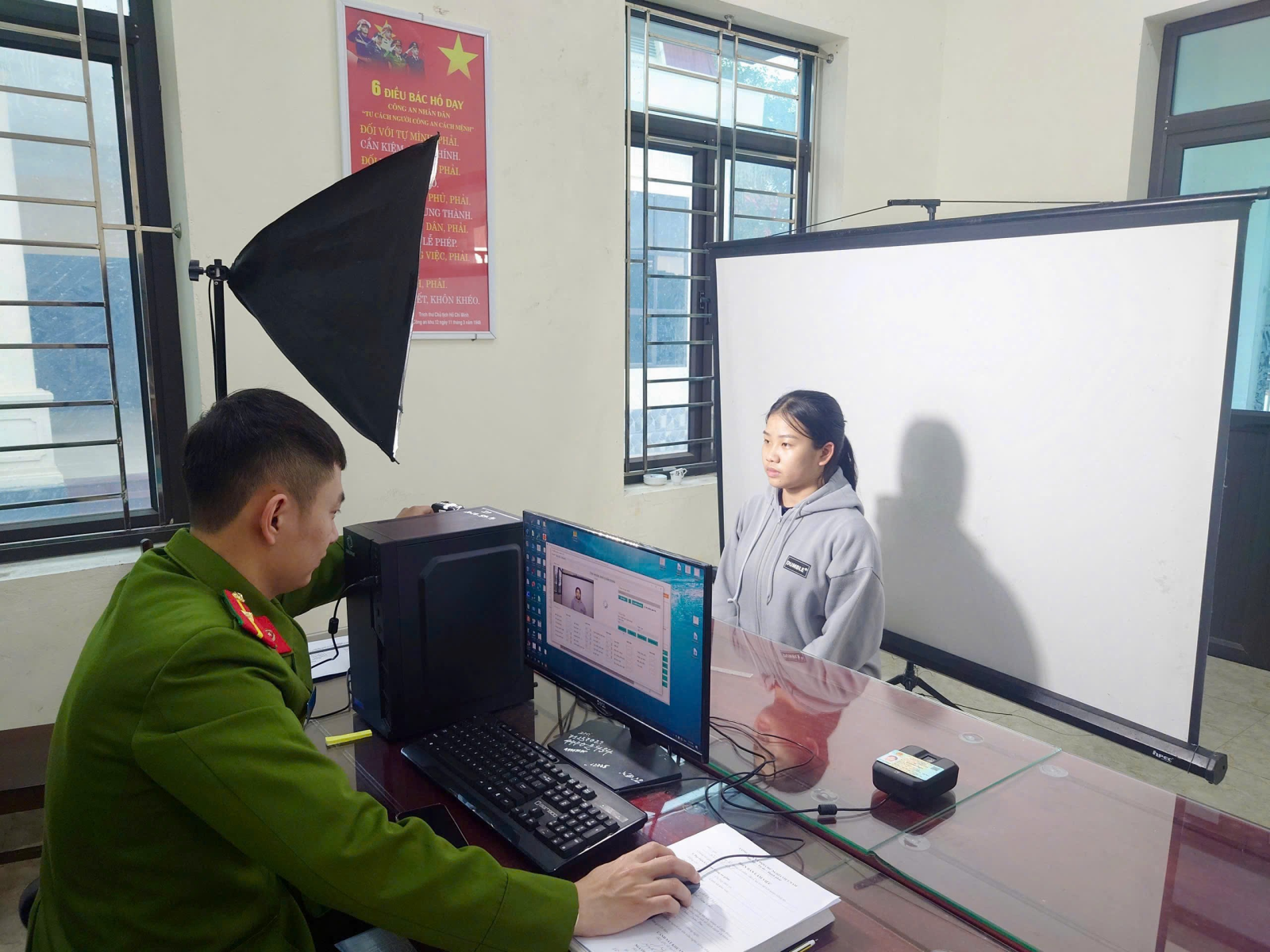 Cảnh giác luận điệu phủ nhận vai trò của cán bộ Công an cấp xã trong công tác cải cách hành chính