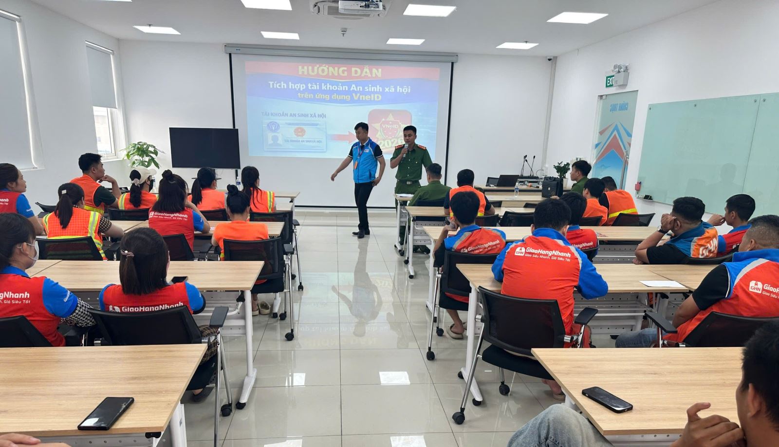 Đoàn thanh niên Công an xã Xuân Trúc triển khai mô hình dân vận khéo “Công an xã đồng hành cùng nhân dân chấp hành pháp luật”