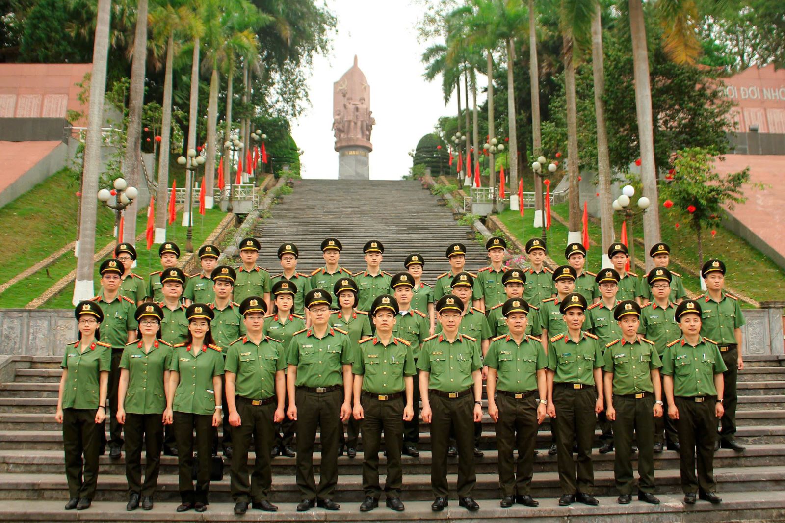 Phòng Tham mưu Công an tỉnh Hưng Yên: Tổ chức hoạt động về nguồn kỷ niệm 80 năm Ngày truyền thống lực lượng Tham mưu Công an nhân dân (18/4/1946 - 18/4/2026)