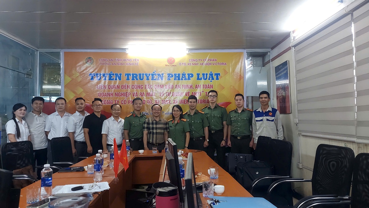 Tuyên truyền pháp luật và ra mắt mô hình “Tổ tự quản về an ninh, trật tự” tại Công ty Cổ phần Ô tô, Xe máy, Xe điện Victoria