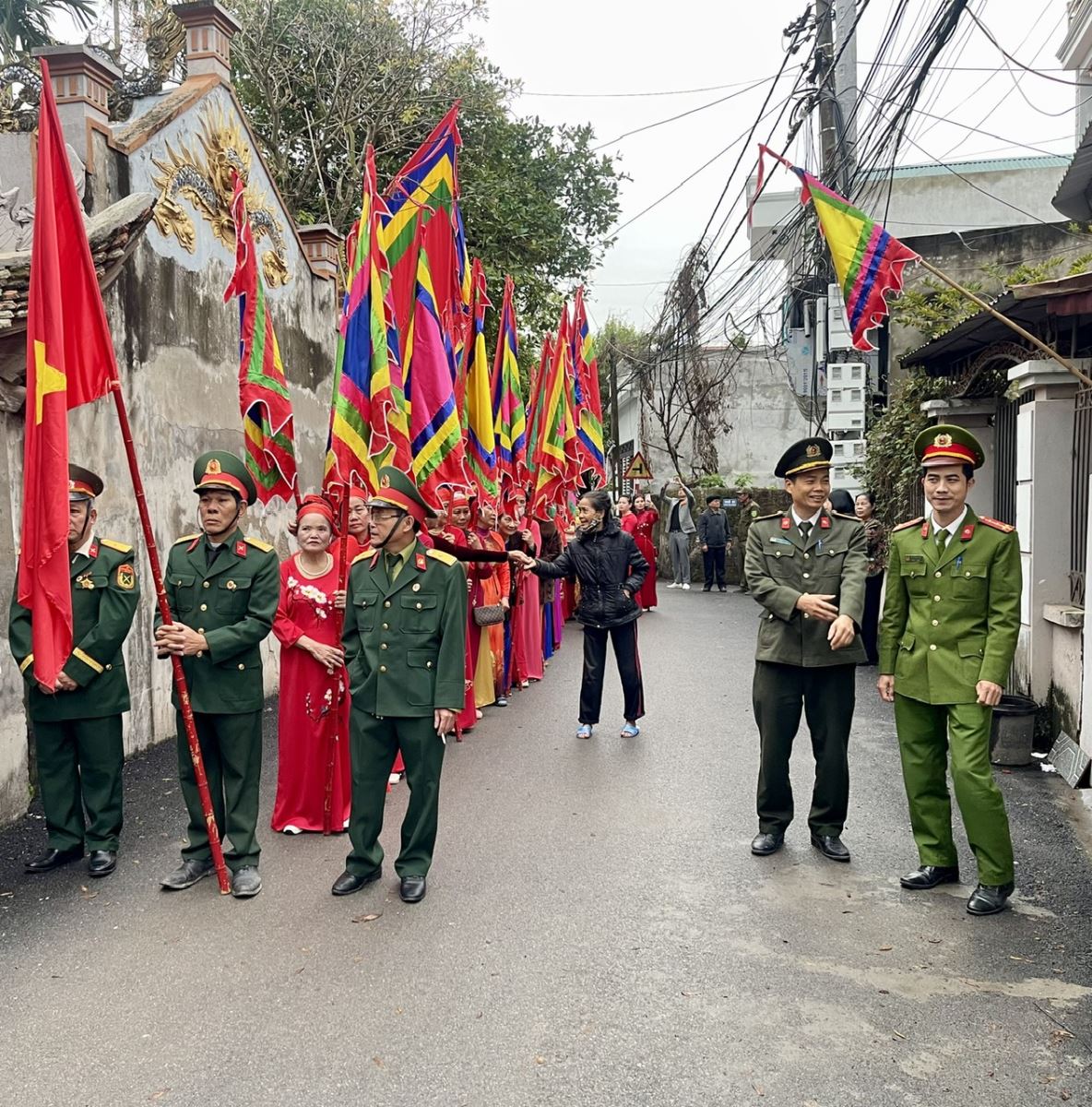 Công an phường Hồng Châu tăng cường công tác đảm bảo ANTT Lễ hội truyền thống và đón Bằng xếp hạng di tích lịch sử cấp tỉnh đền Lương Điền