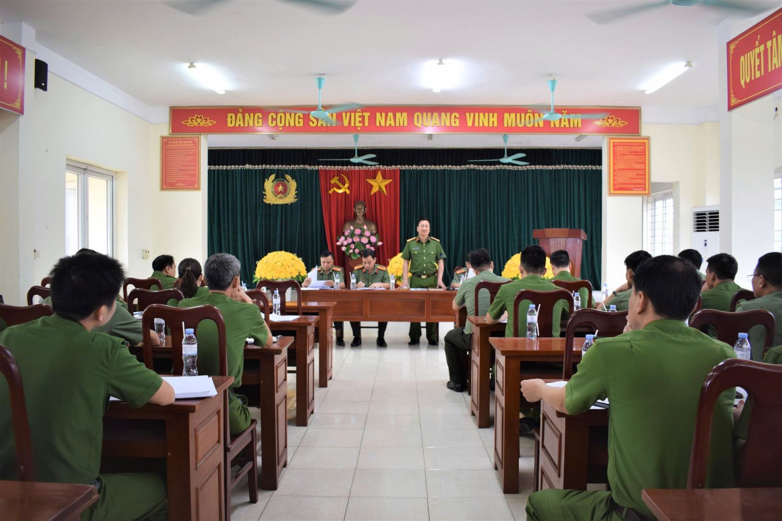Đồng chí Phó Giám đốc Công an tỉnh làm việc với Công an các xã sau sáp nhập