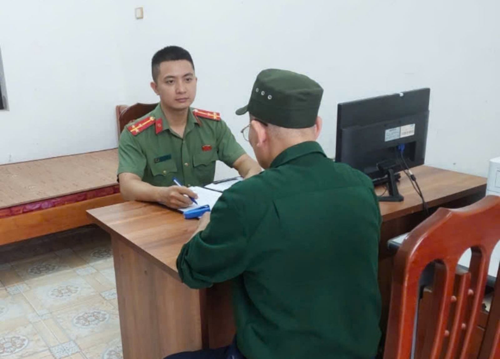 Công an xã Thần Khê phát hiện, xử lý 01 công dân chia sẻ video có nội dung xấu, độc, thông tin chưa được kiểm chứng trên mạng xã hội.