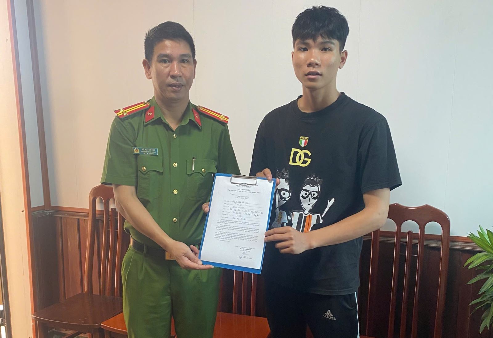 Công an xã Tiên Hưng: Hướng dẫn công nhân đăng ký thực hiện nghĩa vụ tham gia Công an nhân dân 2026