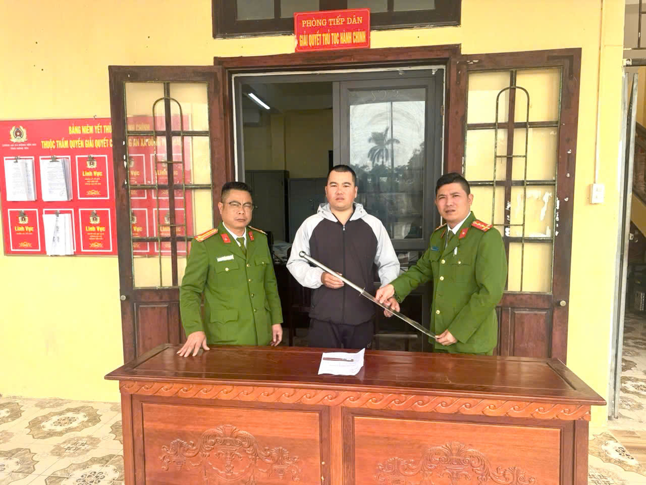  Công an xã Đông Tiền Hải: Thu gom vũ khí, vật liệu nổ, công cụ hỗ trợ và pháo trong dịp tết Nguyên đán Bính Ngọ năm 2026