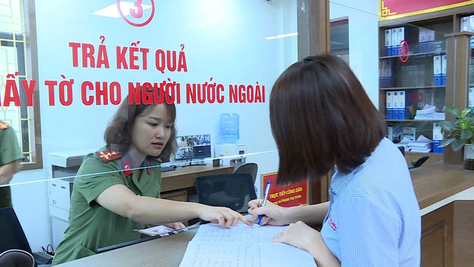 Đẩy mạnh cải cách hành chính trên lĩnh vực quản lý xuất nhập cảnh
