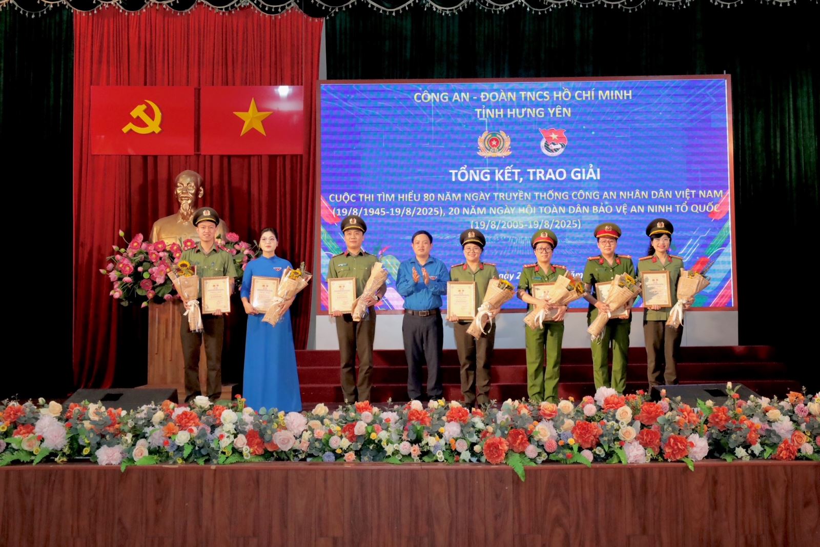 Công an tỉnh và Tỉnh đoàn Hưng Yên phối hợp tổ chức tổng kết và trao giải phần thi viết cuộc thi Tìm hiểu 80 năm Ngày truyền thống CAND, 20 năm Ngày hội toàn dân bảo vệ an ninh Tổ quốc 