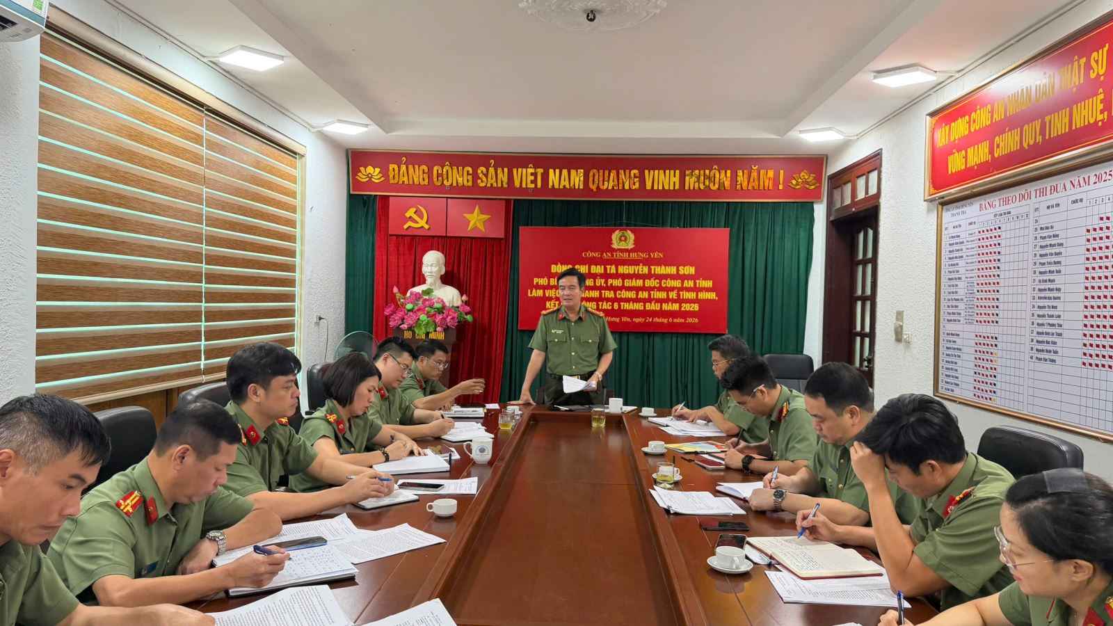 Đồng chí Đại tá Nguyễn Thành Sơn - Phó Bí thư Đảng ủy, Phó Giám đốc Công an tỉnh làm việc với Thanh tra Công an tỉnh về tình hình, kết quả công tác thanh tra 6 tháng đầu năm 2026