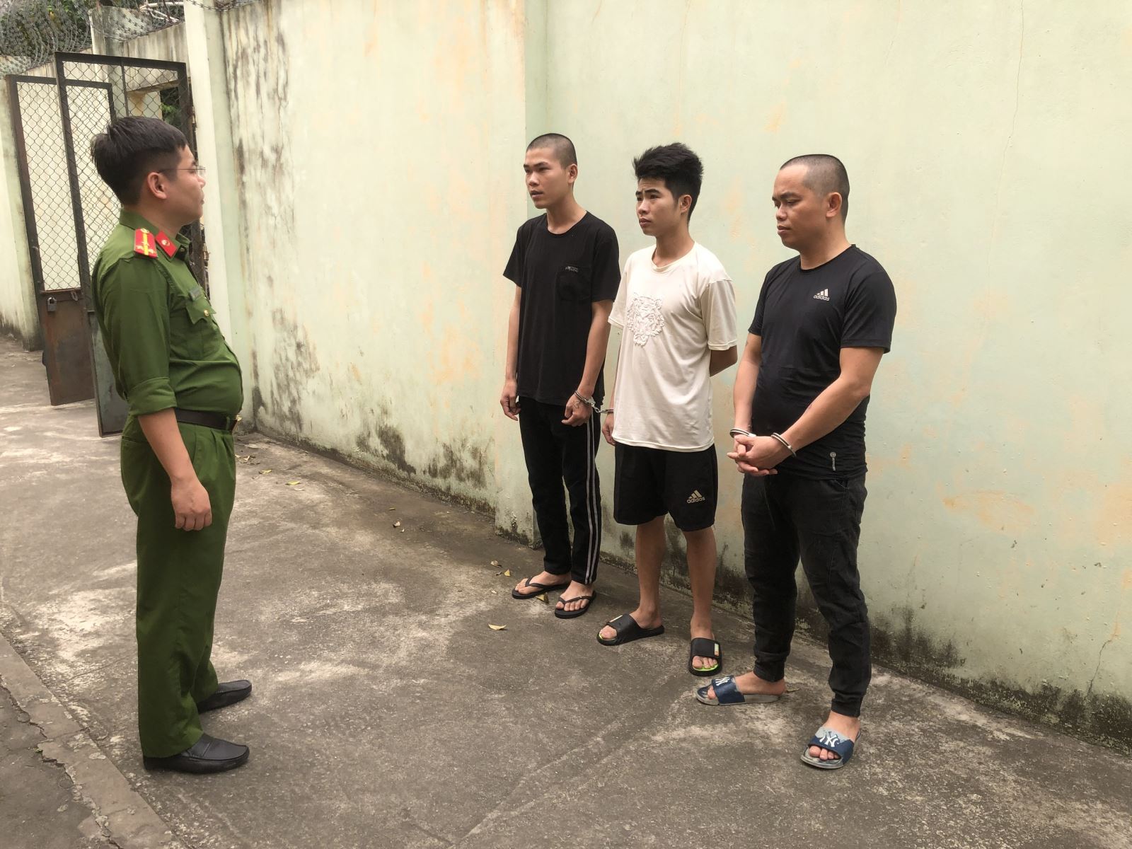 Công an huyện Văn Lâm bắt 3 đối tượng mua bán trái phép chất ma túy