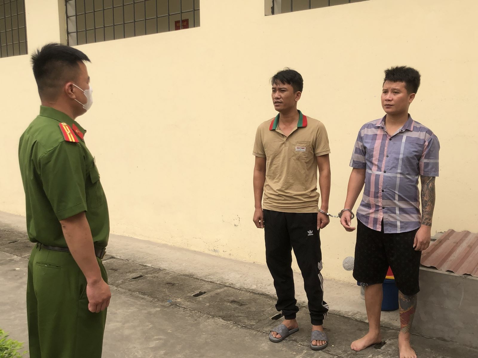 Công an huyện Yên Mỹ khởi tố hai đối tượng cho vay lãi nặng