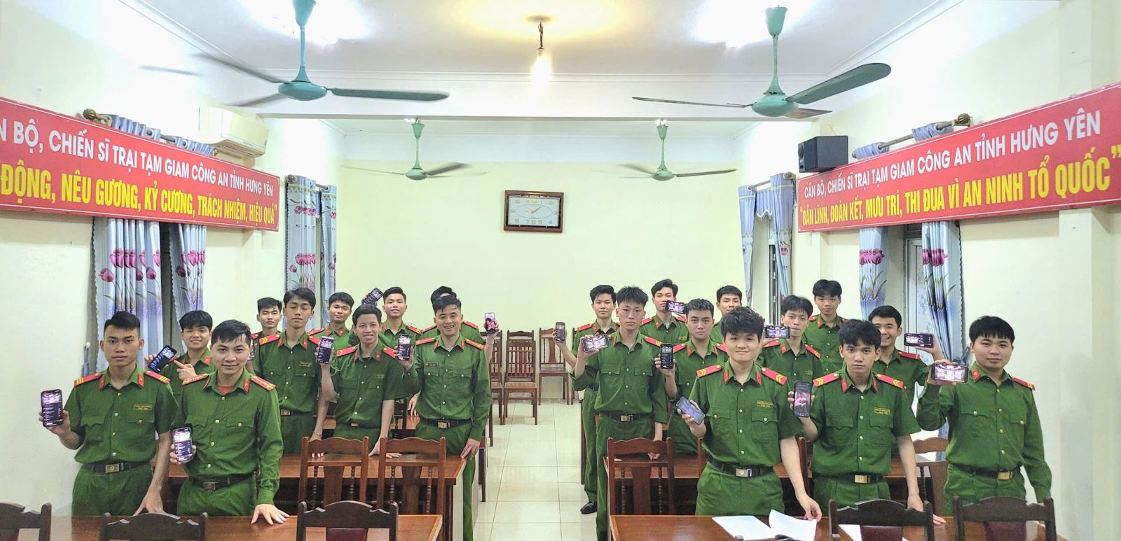 Tuổi trẻ Công an tỉnh tích cực hưởng ứng  cuộc thi trắc nghiệm tương tác trực tuyến tìm hiểu 80 năm  Ngày truyền thống CAND, 20 năm Ngày hội toàn dân bảo vệ ANTQ