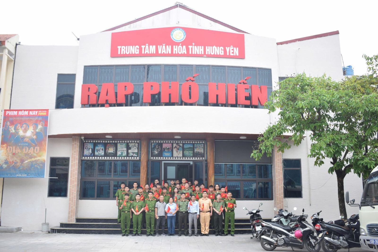 Ban Thanh niên Công an tỉnh: Tổ chức sinh hoạt chính trị  xem phim “Địa đạo: Mặt trời trong bóng tối”