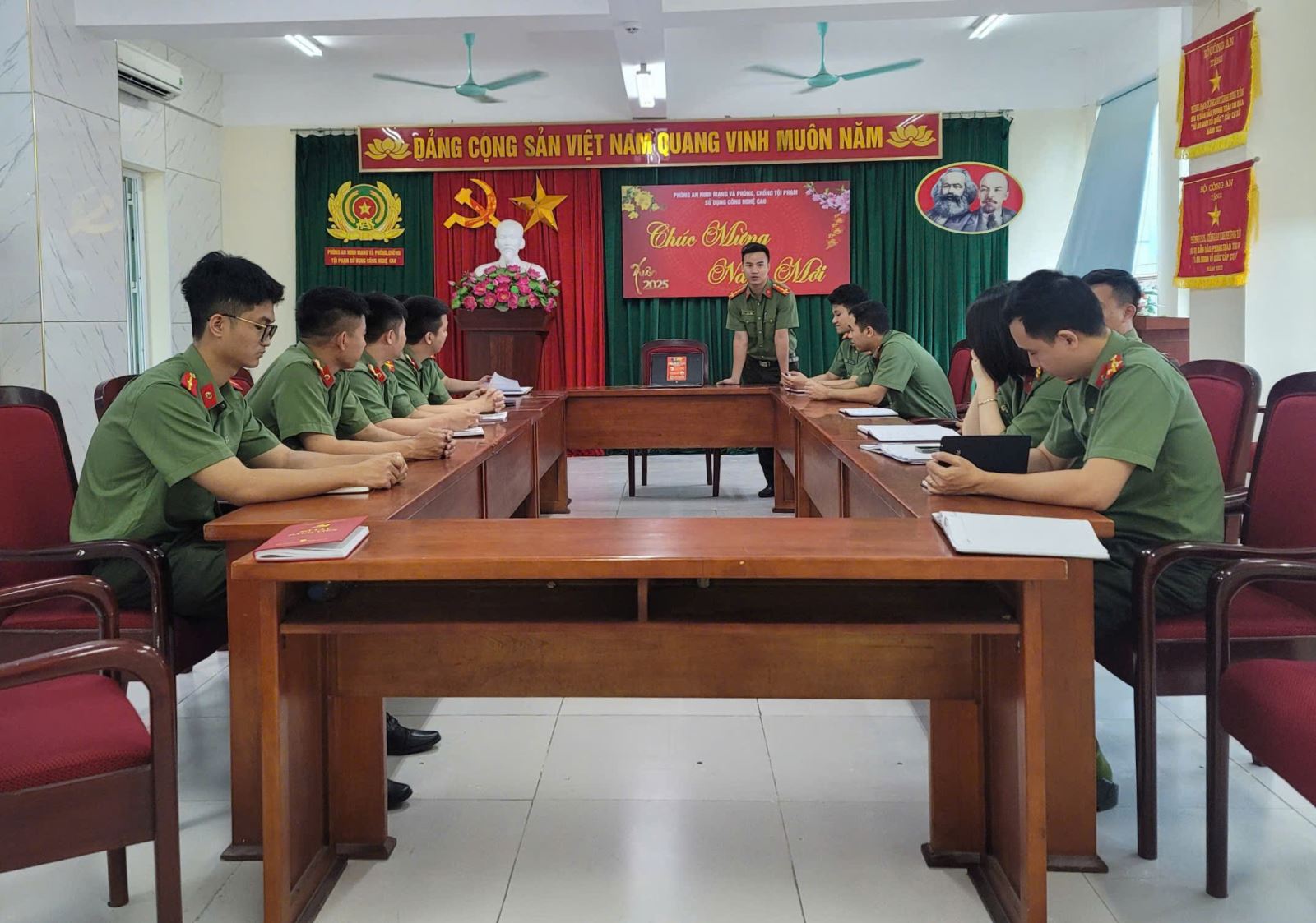 Các cơ sở Đoàn Công an tỉnh tổ chức hoạt động thiết thực kỷ niệm 135 năm  Ngày sinh Chủ tịch Hồ Chí Minh (19/5/1890 - 19/5/2025)